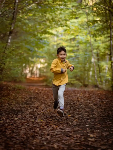 Børnefoto, børnefotos, efterår, skov, efterårsfarver, børneportrætter